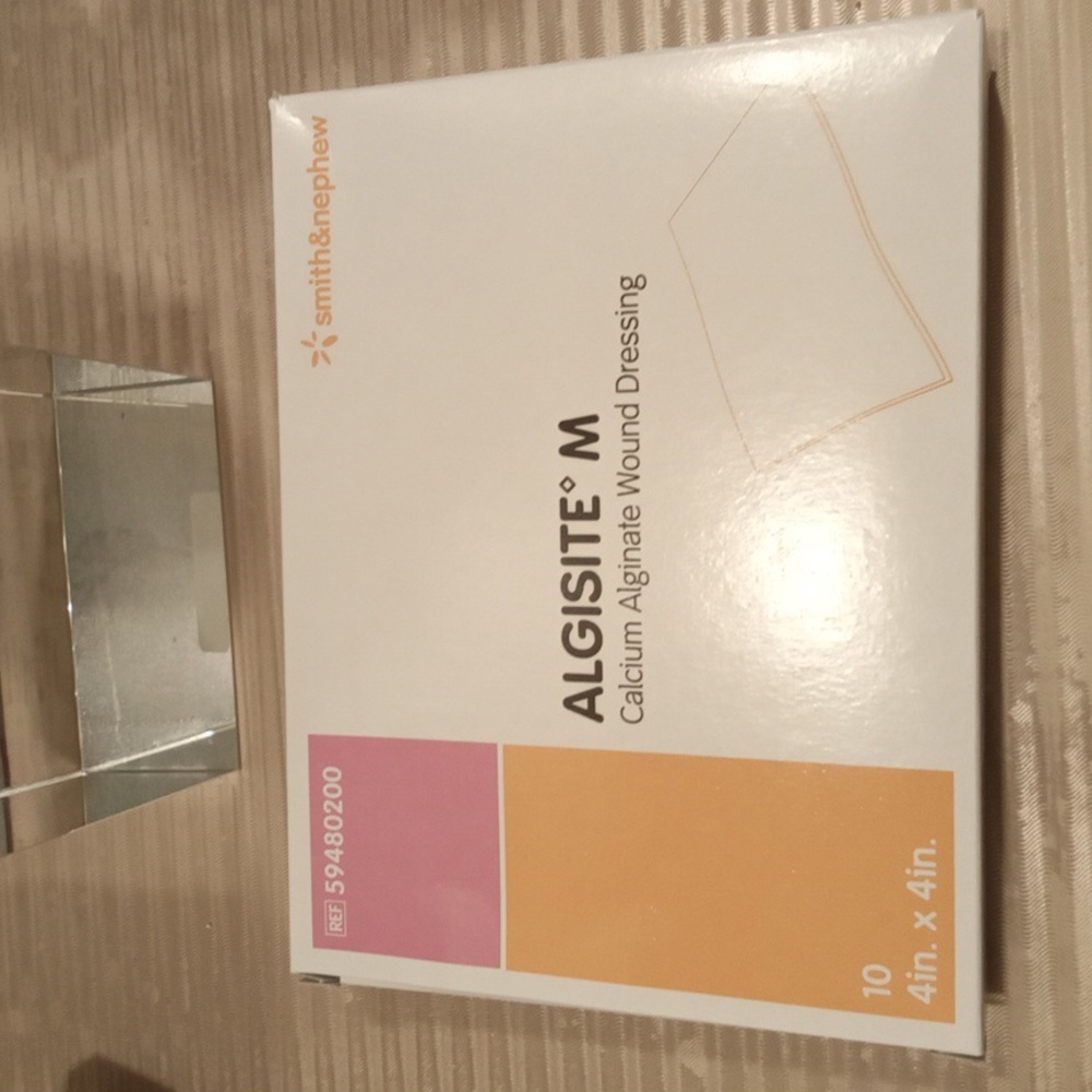 Brand new calcium alginate wound dressing- box of 10